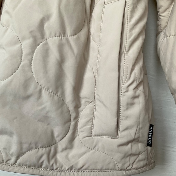Tentree Women’s Quilted Jacket Reversible Bomber in Pale Oak Vintage White Sz S - Picture 7 of 16